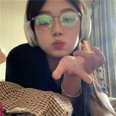 男孩超级白
